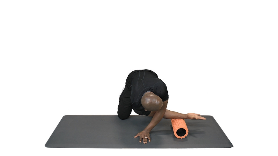 foam-roller-quadruped-thoracic-rotation-right.jpg