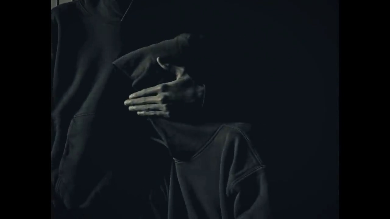 Kanye West - Heaven and Hell.mp4_20220313_124557.314.jpg