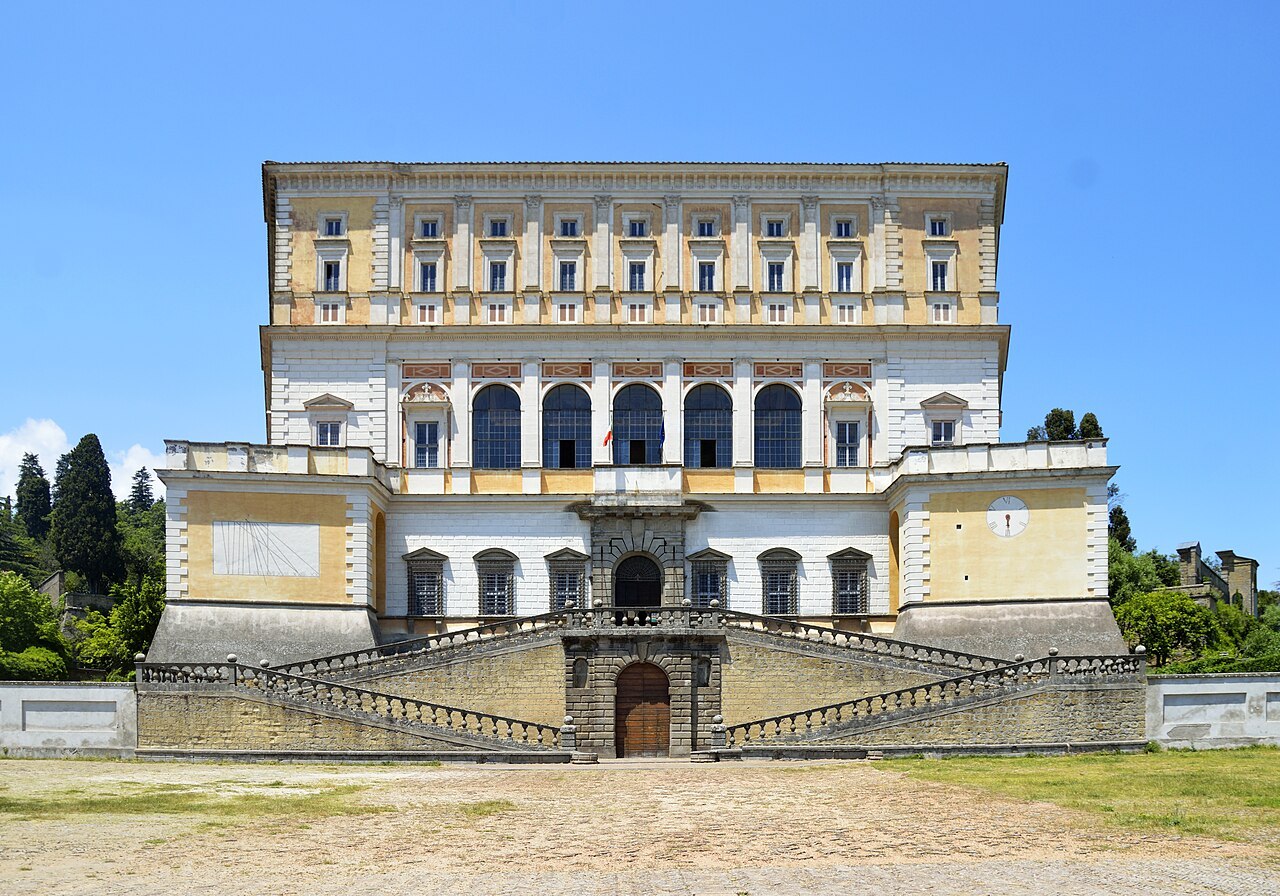 Palazzo_Farnese_(Caprarola).jpg