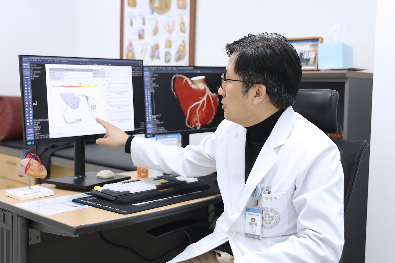[사진] 일산백병원 초대 디지털의료정보혁신센터장 조성우 교수는 진료 현장과 행정 전반에 걸친 디지털 혁신을 가속화하고, 환자 중심의 스마트 의료환경 구축을 위한 디지털 전환 전략을 총괄한다..jpg