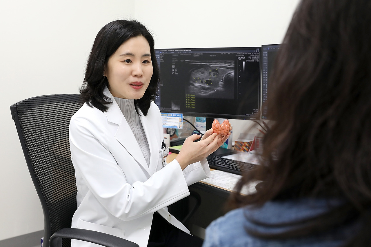 손서영 교수 진료사진1.jpg