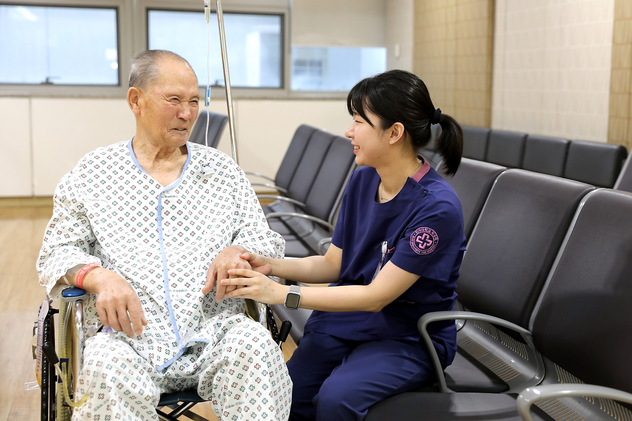 병동_환자_간호사 이미지2.jpg