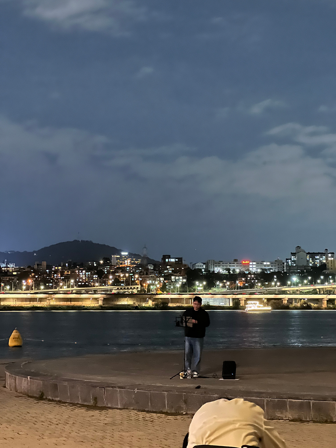 한강버스킹 (1).jpg