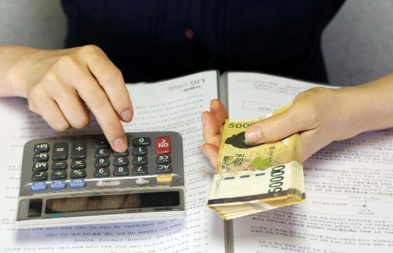 계산기 + 5만원권.jpg