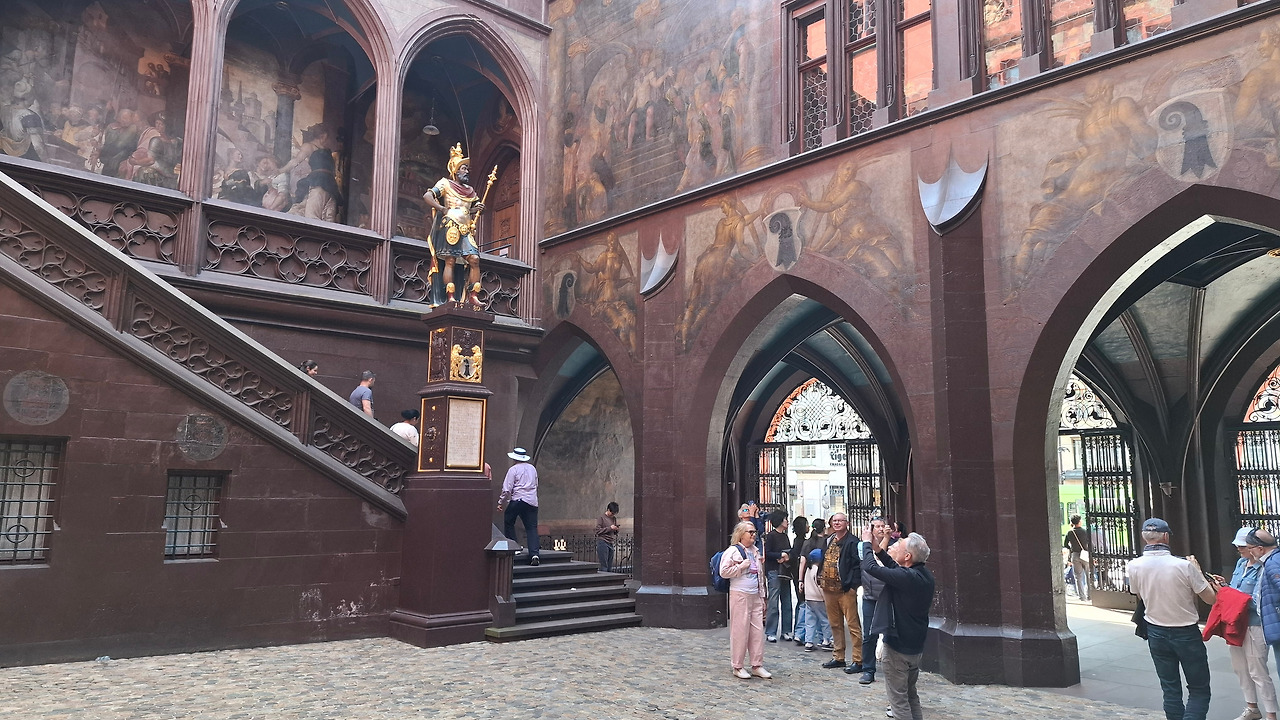 Basel City Hall 03.jpg