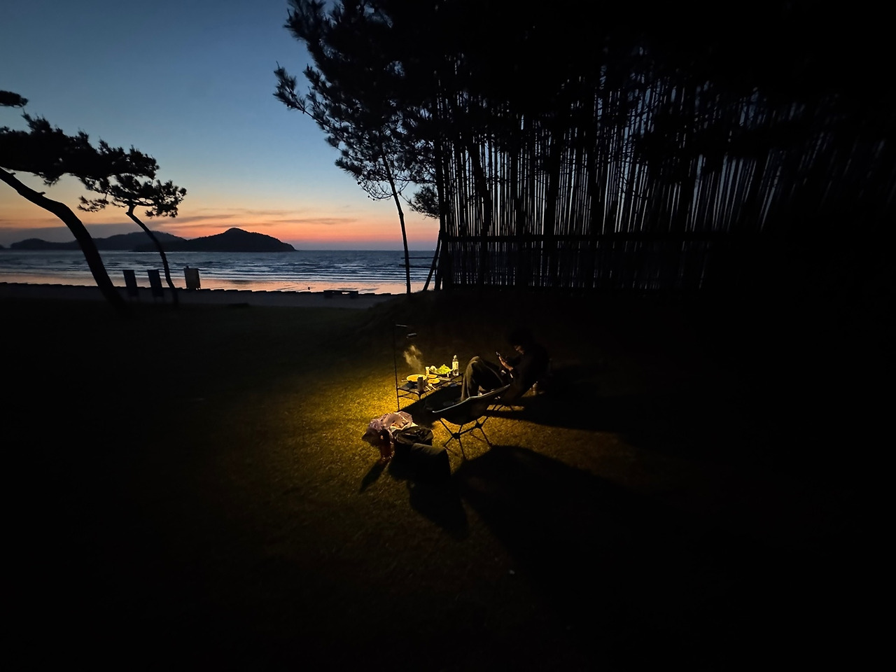 아름다운 노을을 바라보며 캠핑을 즐기다1.jpg