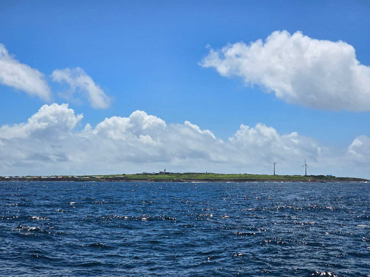 배에서 바라본 가파도.jpg