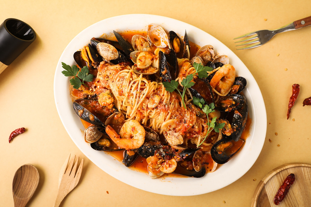 해산물이 풍부한 시칠리아 파스타.jpg