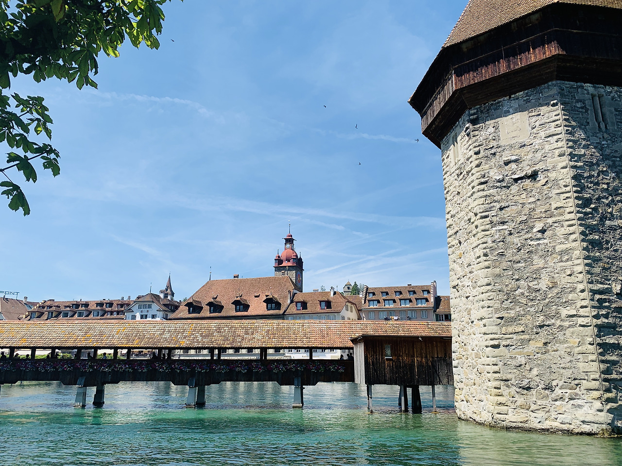 루체른 시의 카펠교.jpg