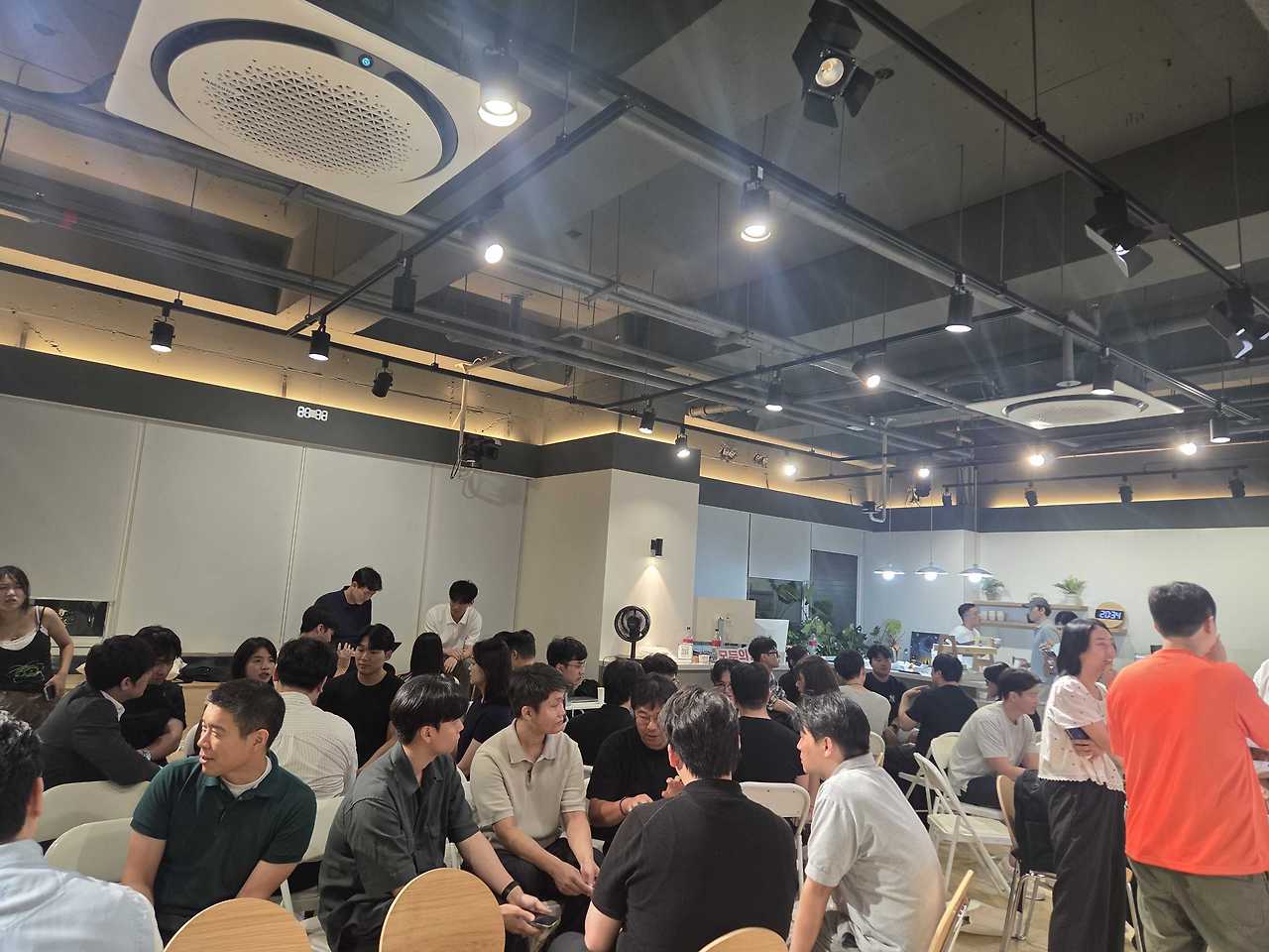 가득 찬 행사장