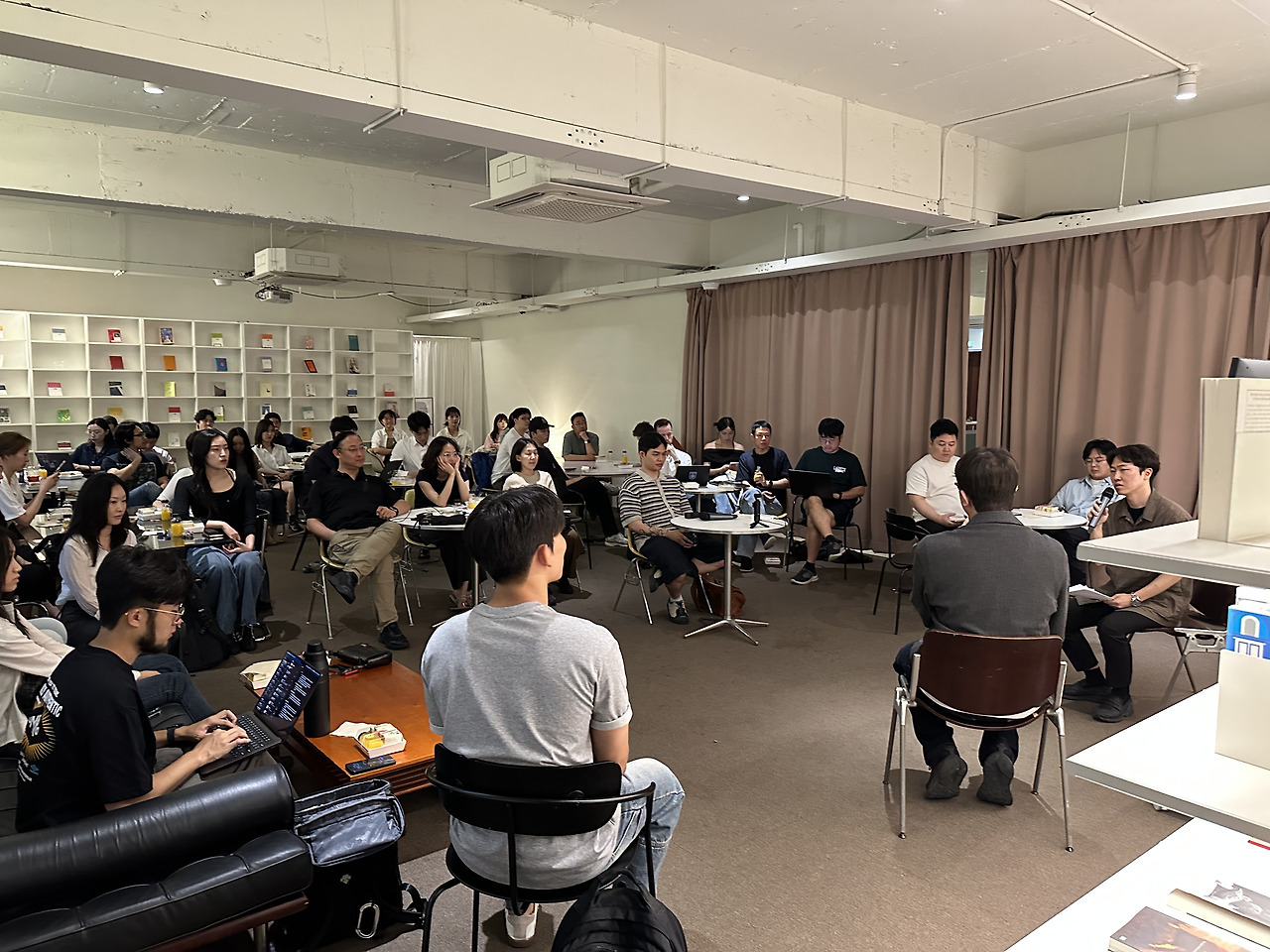만드는 건 누구나, 파는 건 다릅니다: 디즈니·외교부와 일하는 AI 크리에이터