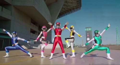 _수정됨_후뢰시맨 대열.jpg