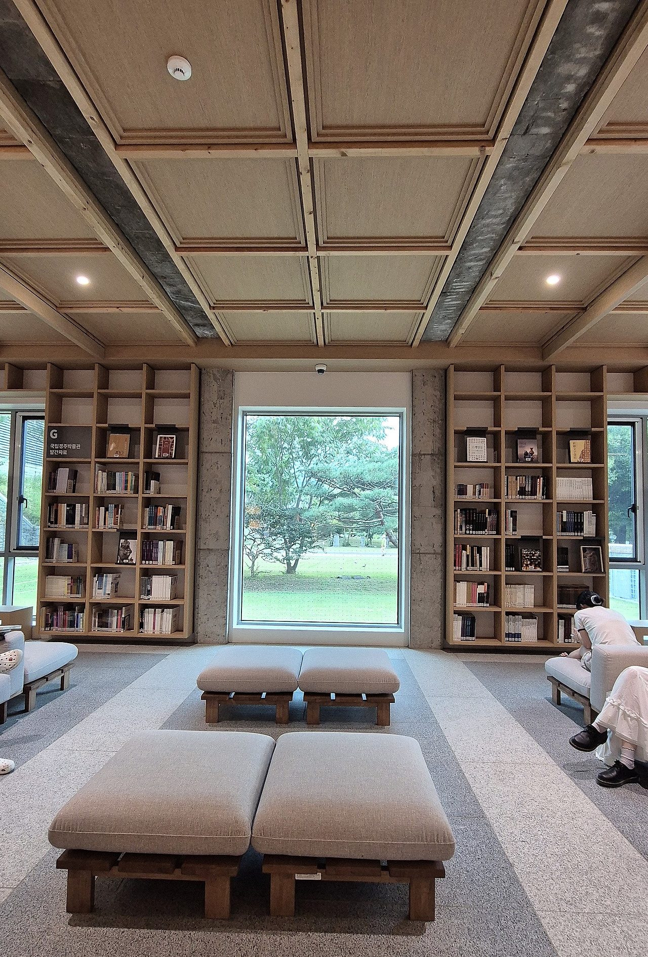 silla_archive_interior_reading_space.jpg.jpg