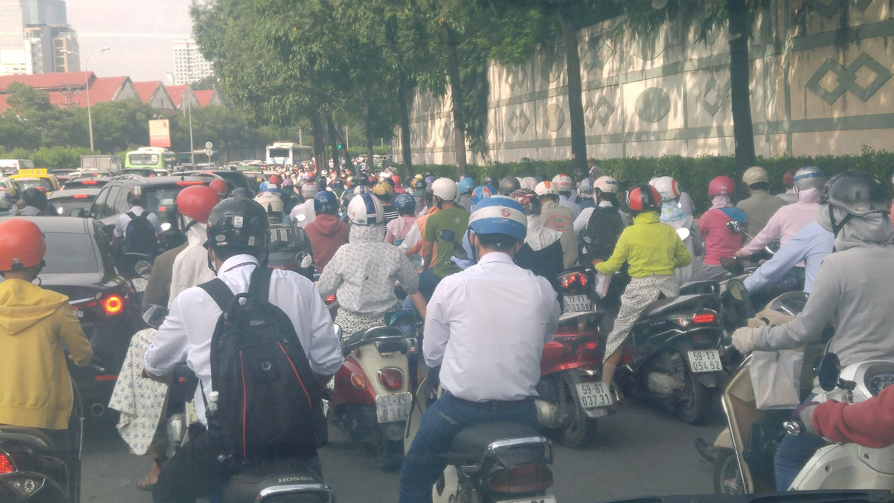 오토바이 행렬 2.jpg