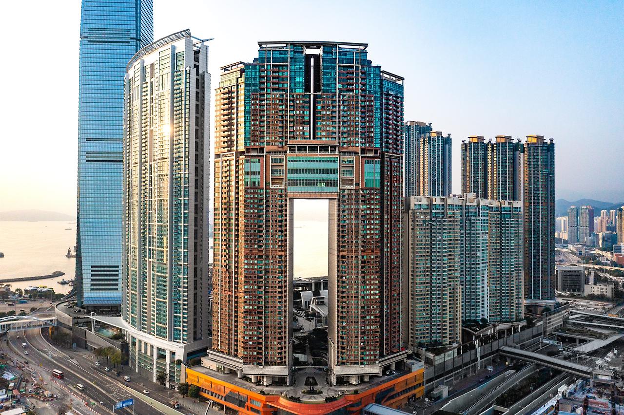 TATLER - THE ARCH - DERRY AINSWORTH - (1).jpg