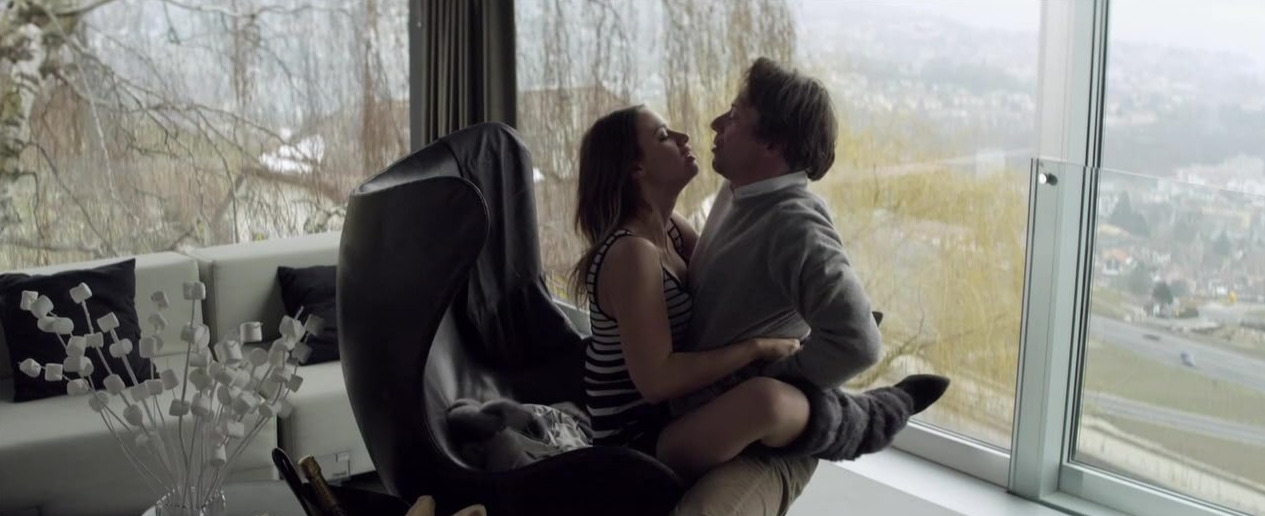 영화 러브 이즈 크라임 28.jpg