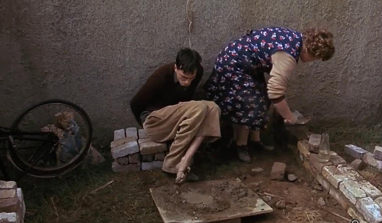 영화 나의 왼발 24.jpg