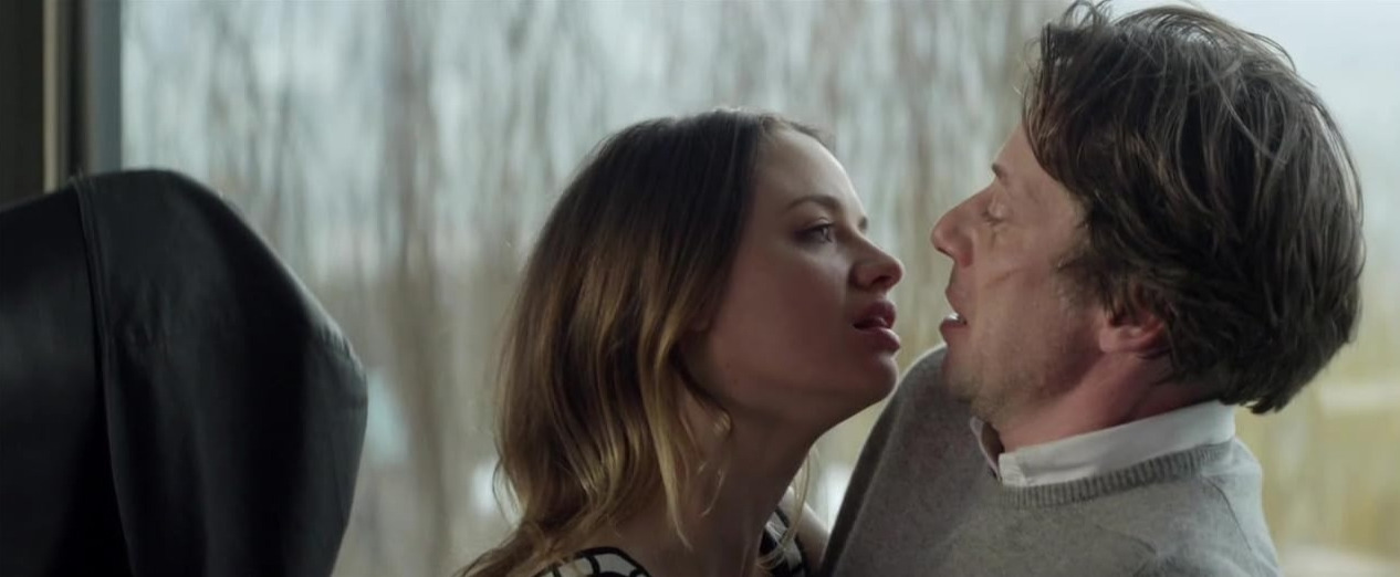 영화 러브 이즈 크라임 27.jpg