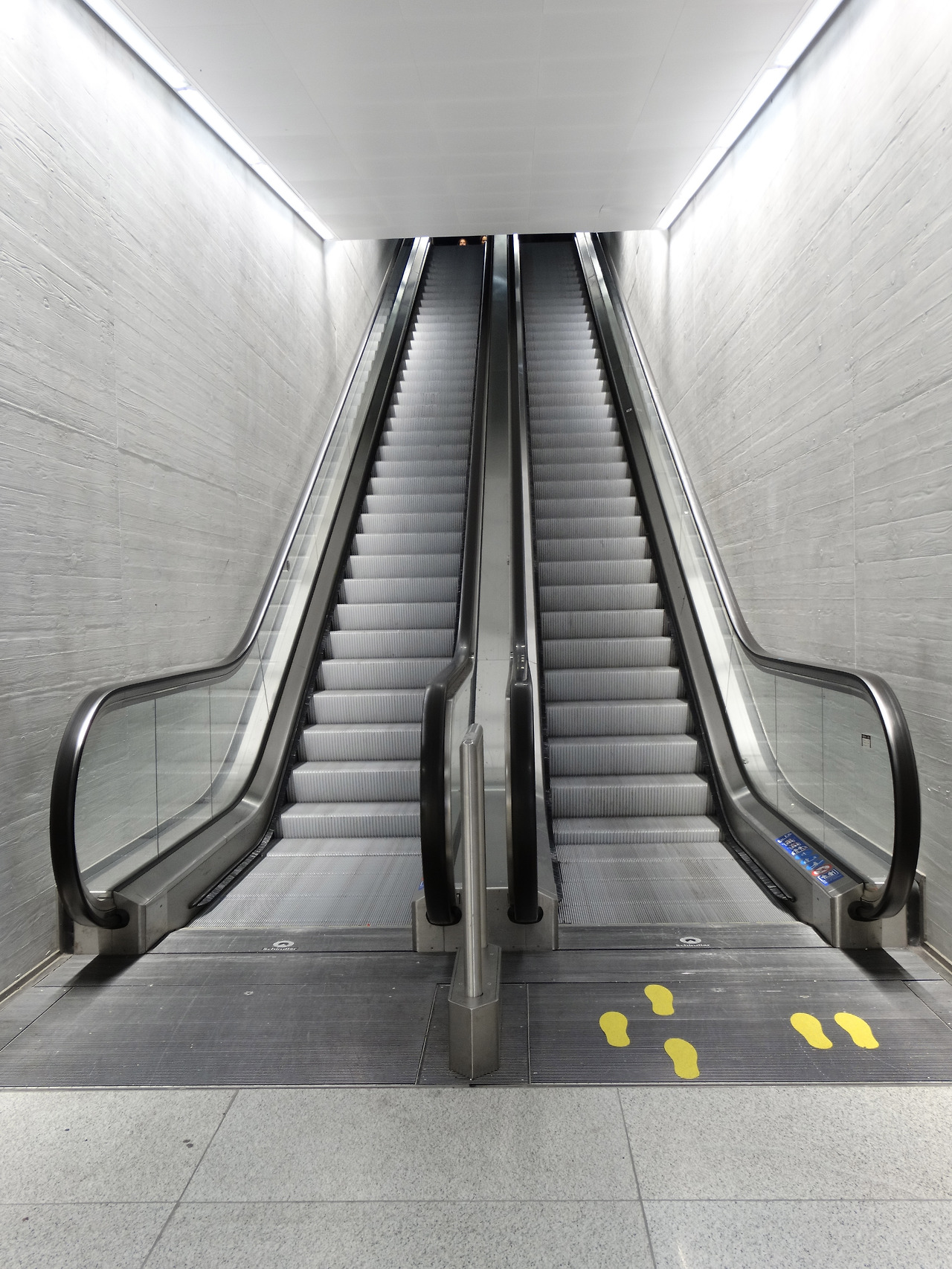 422737-escalator-474196.jpg