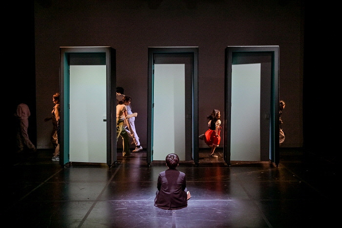 [국립극단] 기획초청 Pick크닉 열린 객석 이상한어린이연극-오감도(2026) 홍보사진14.jpg