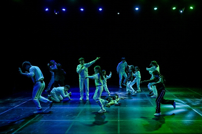 [국립극단] 기획초청 Pick크닉 열린 객석 이상한어린이연극-오감도(2026) 홍보사진15.jpg