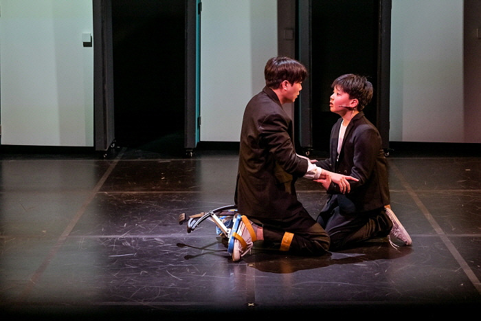 [국립극단] 기획초청 Pick크닉 열린 객석 이상한어린이연극-오감도(2026) 홍보사진13.jpg