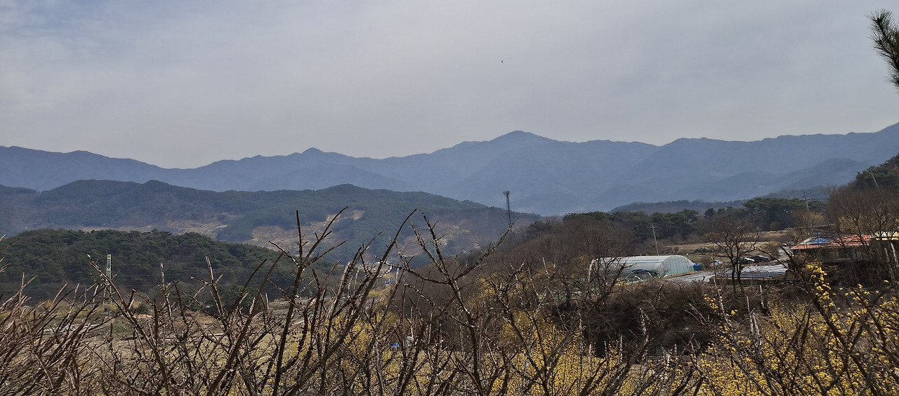 현천마을에서 바라본 서북능선의 모습.jpg