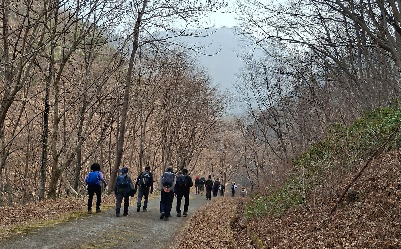 내리저수지를 지나 올라가는 모습.jpg