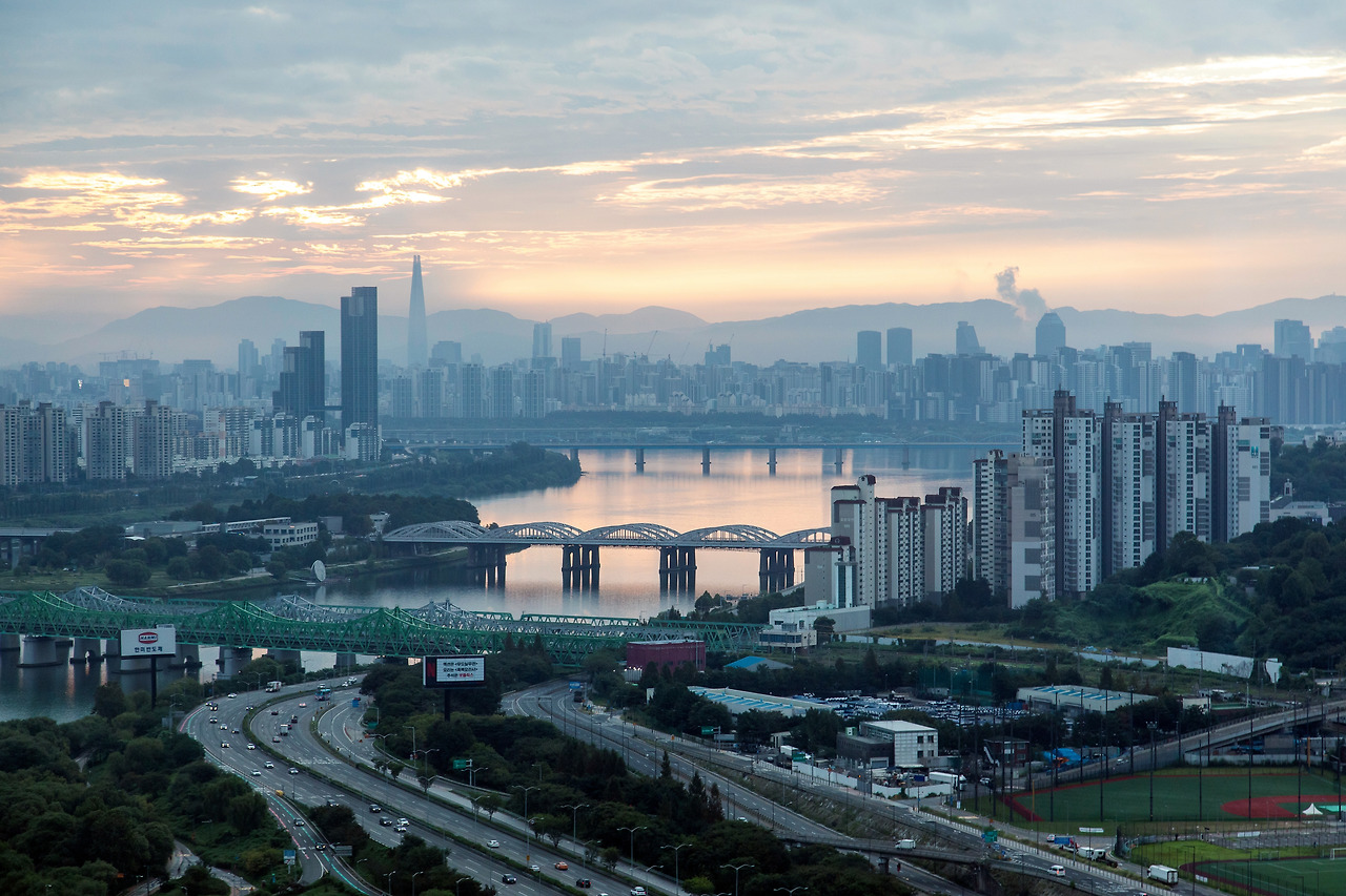 해돋이 직전의 한강.jpg