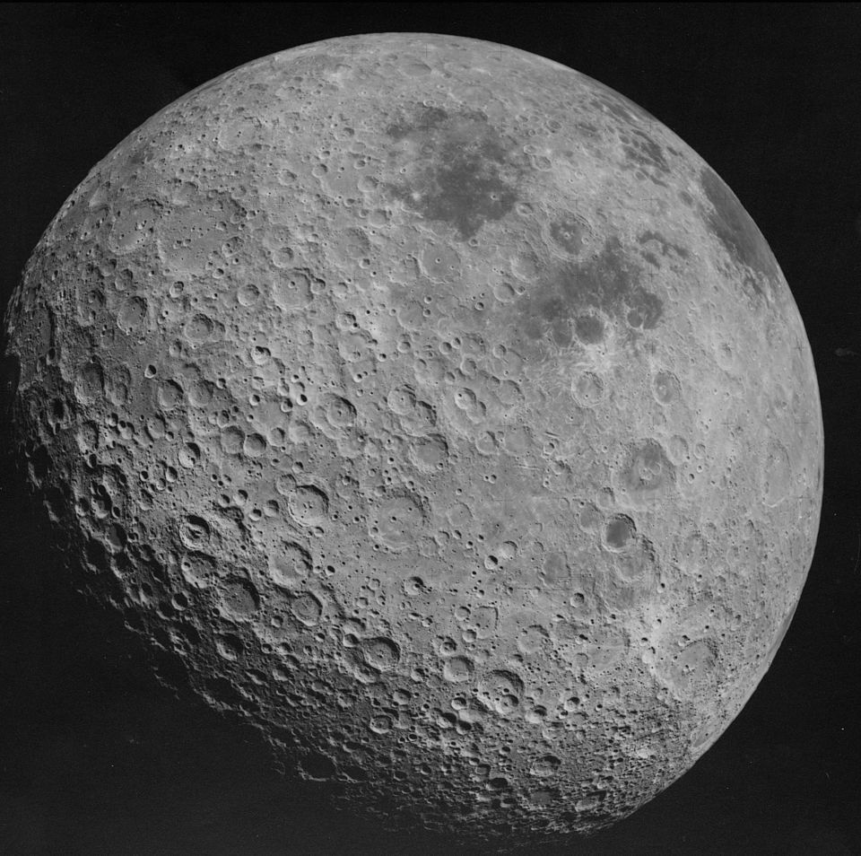 960px-Back_side_of_the_Moon_AS16-3021.jpg