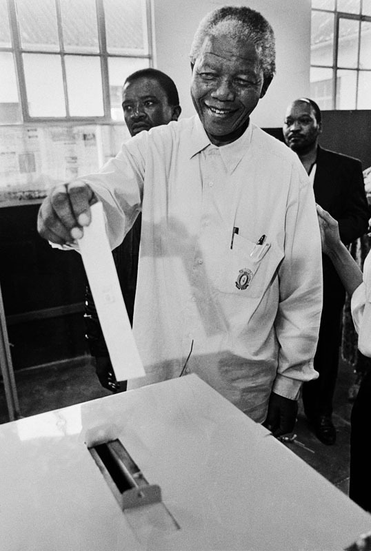 Mandela_voting_in_1994.jpg