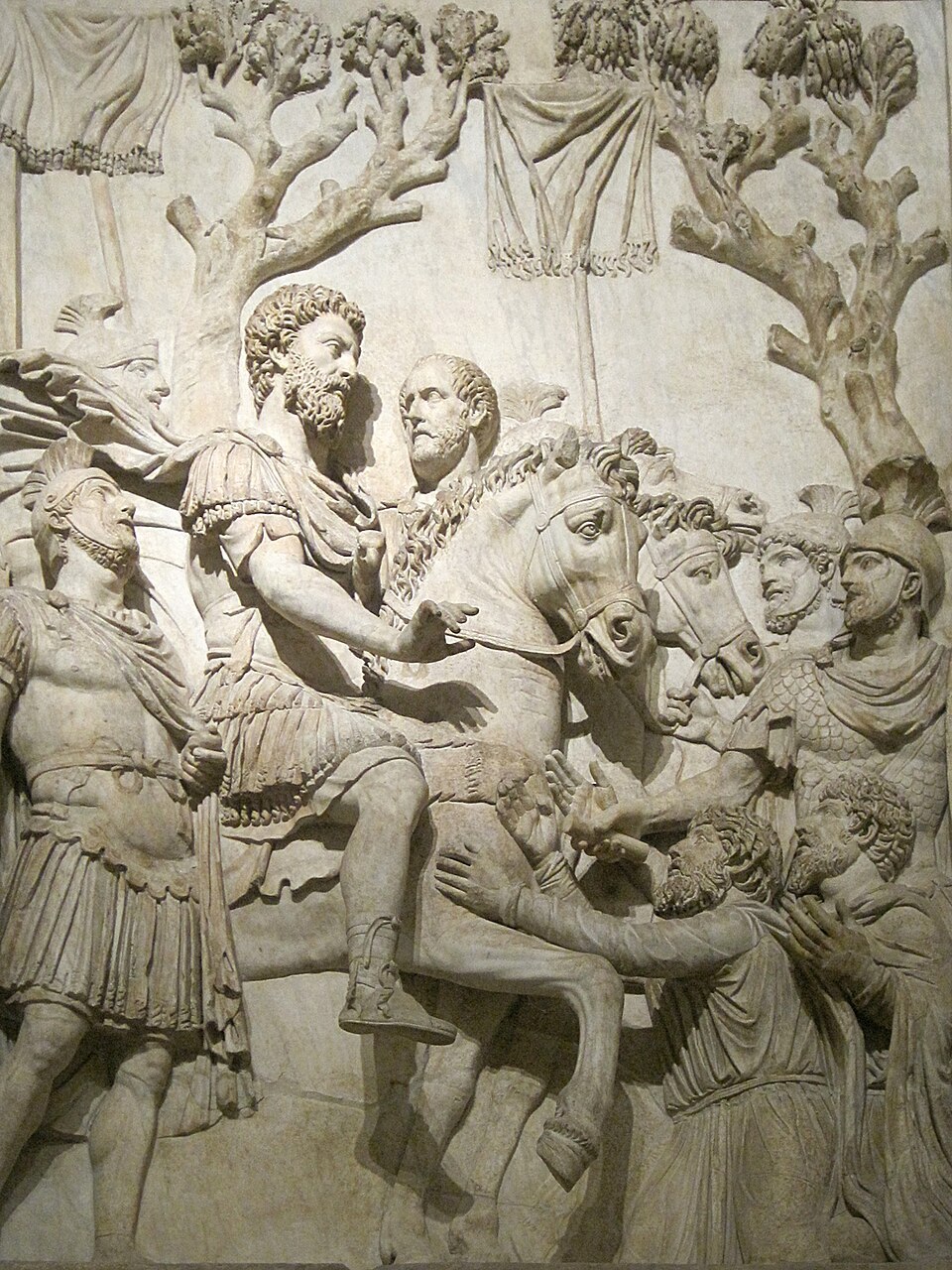 960px-0_Relief_-_Monument_honoraire_de_Marc_Aurèle_-_La_soumission_des_germains_(1).jpg