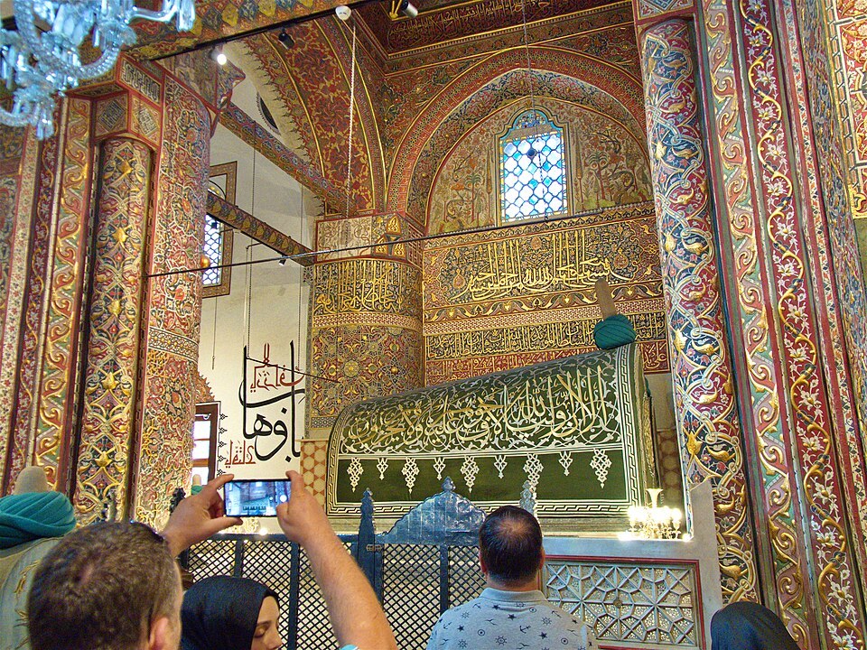 960px-Mevlana_Museum_Interior_Tomb.jpg