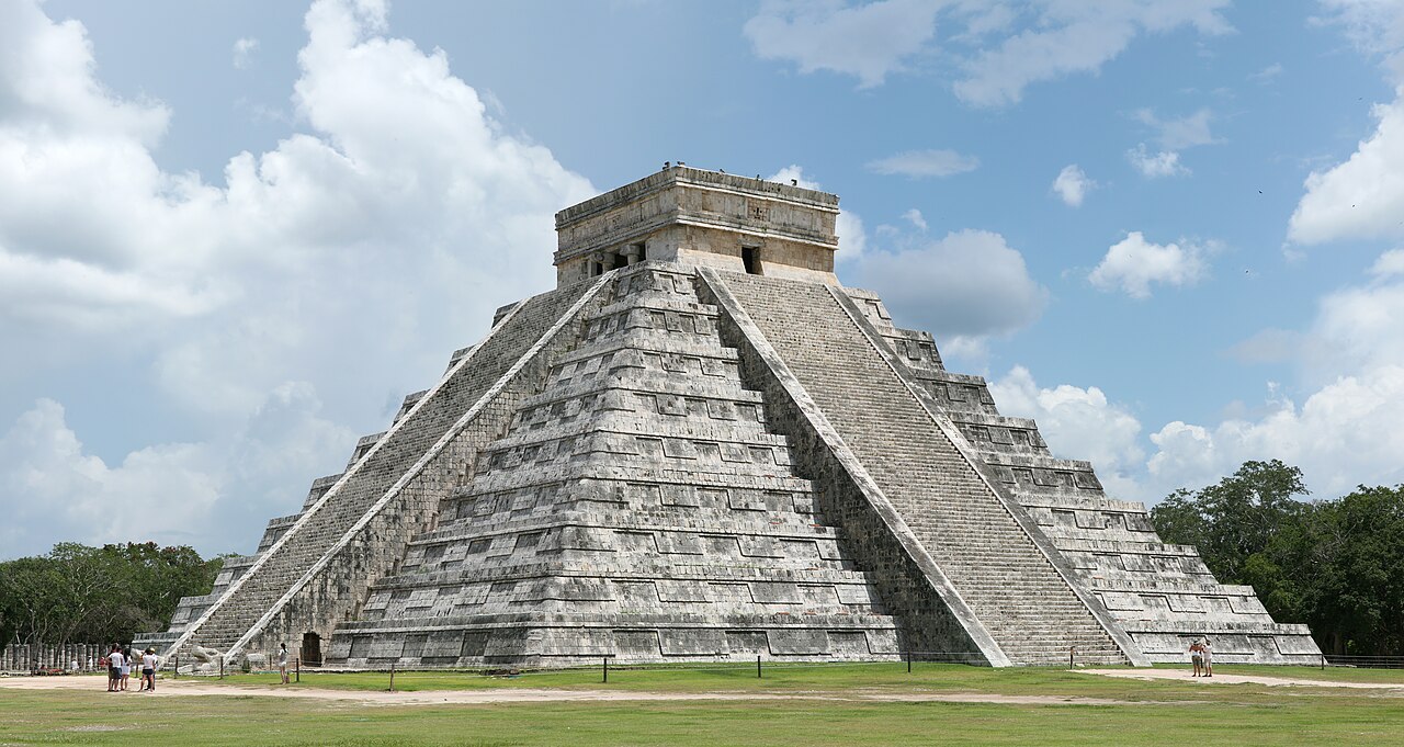 1280px-Chichen_Itza_3.jpg