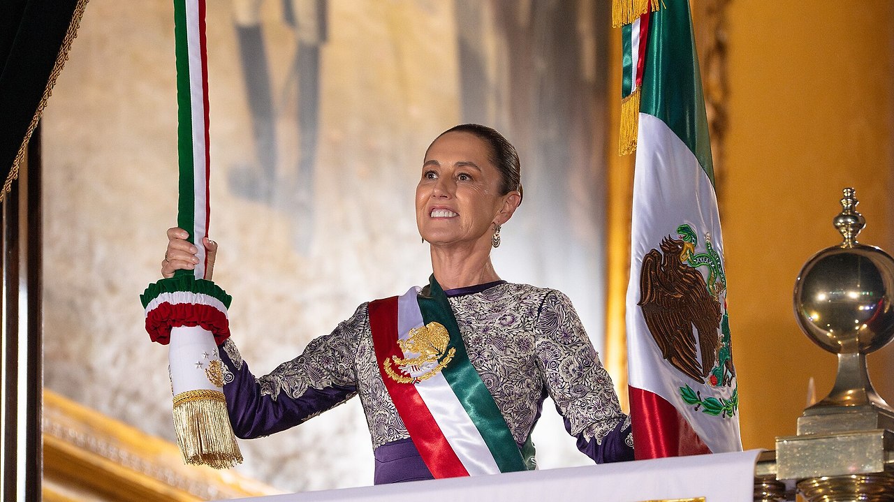 1920px-La_presidenta_encabeza_el_Grito_de_Independencia_2025 - 복사본.jpg