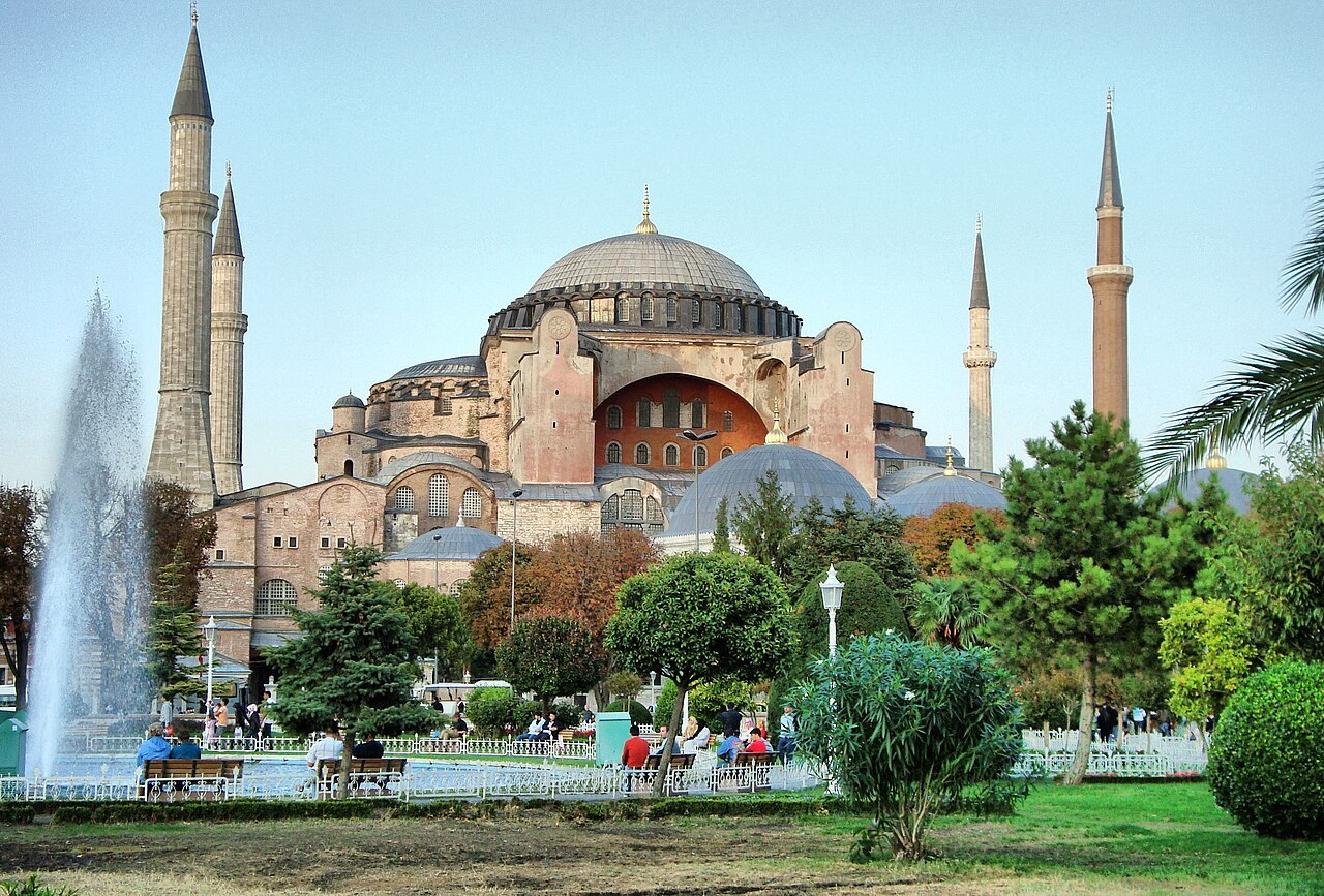1280px-AYASOFYA_-_panoramio_-_HALUK_COMERTEL_(1).jpg