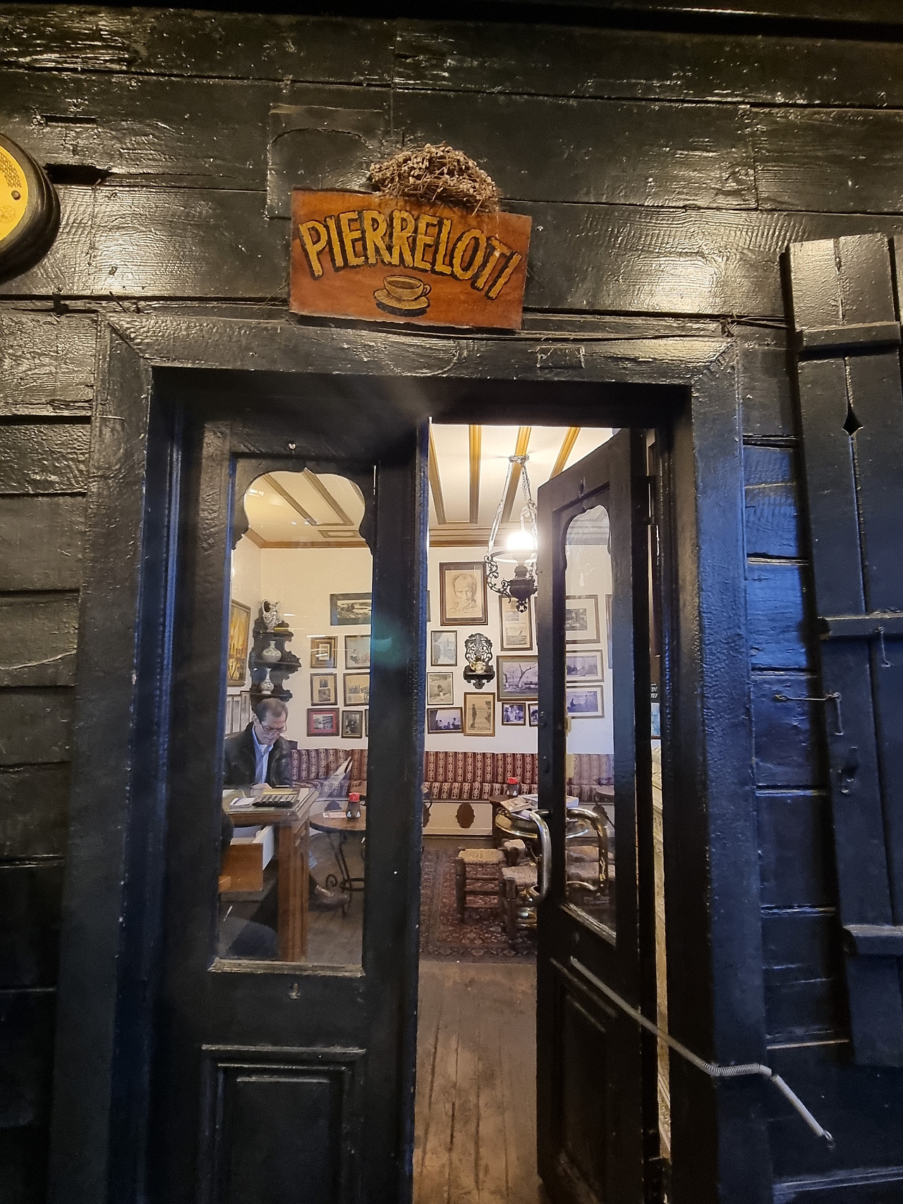 피에로티 카페.jpg