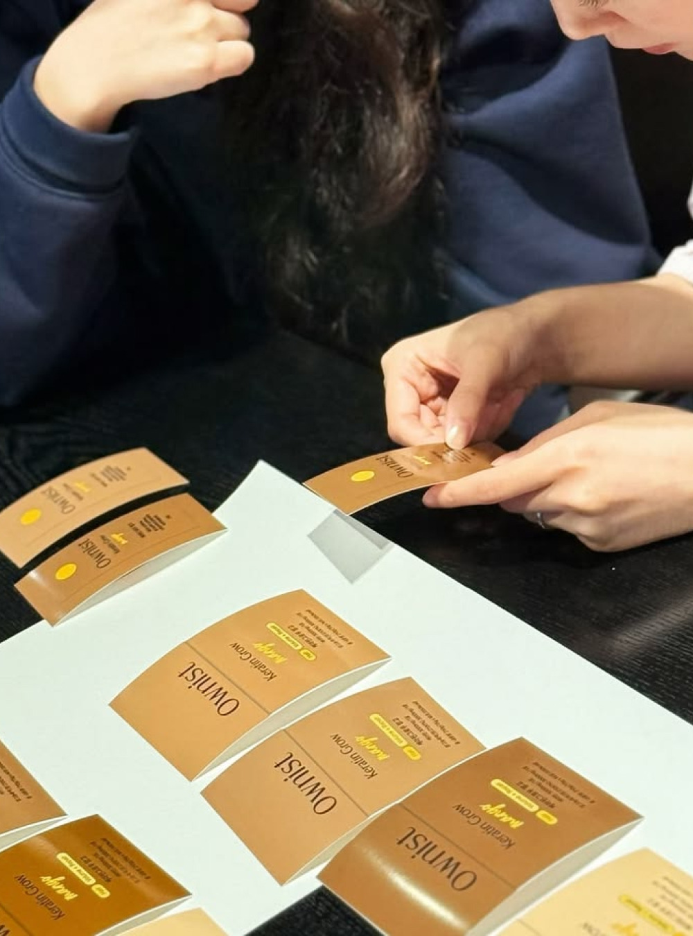 알렉시스 일하는 컷.jpg