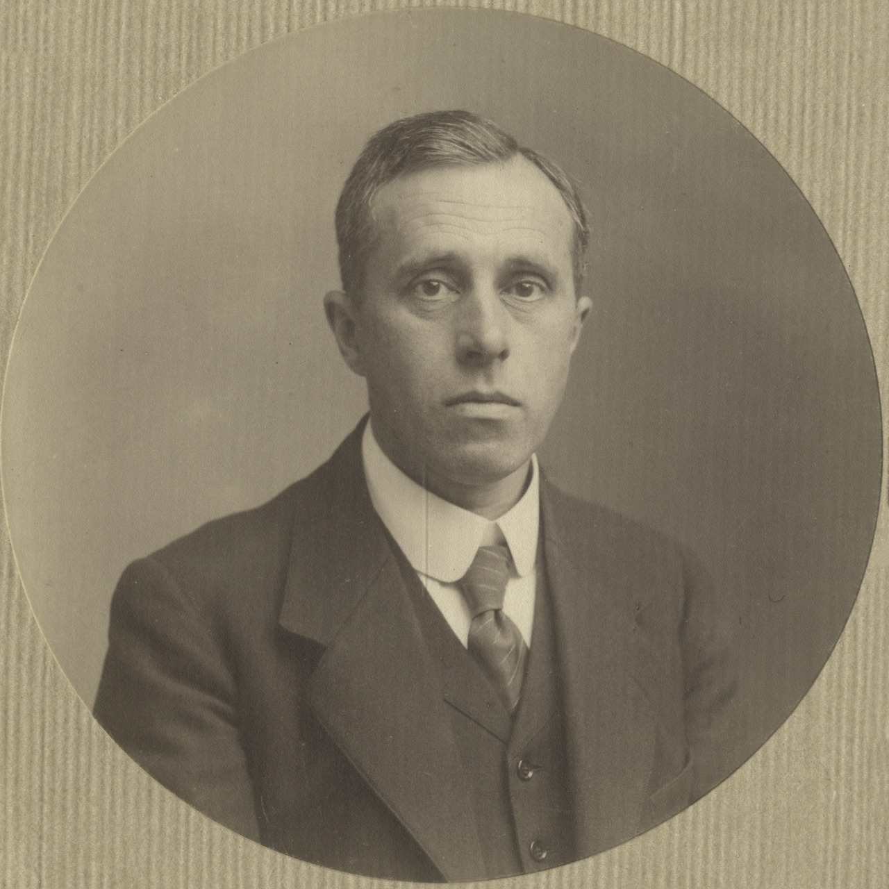 Guus_Huizinga_rond_600dpi-copy.jpg