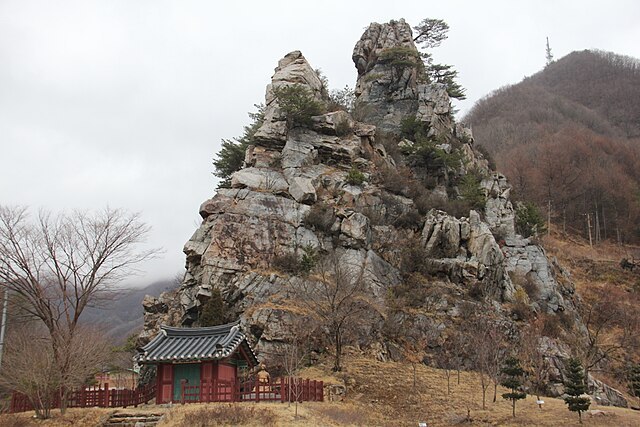 Spiritual_Rock_in_Sangdong_Town_꼴두바위_Younghyun.ju.jpg