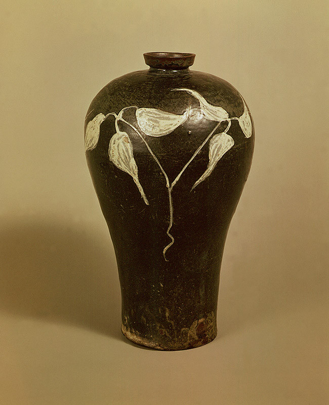 3-1-청자 철채퇴화삼엽문 매병.jpg