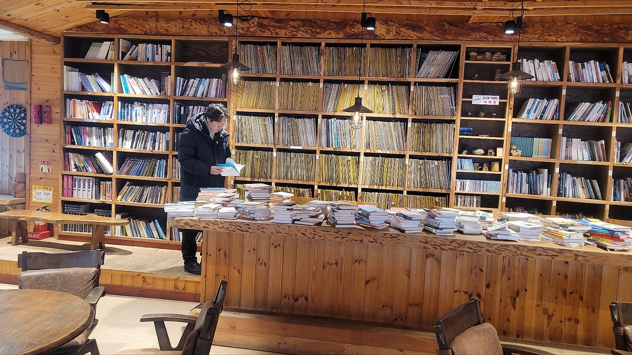 만해마을 북카페.jpg