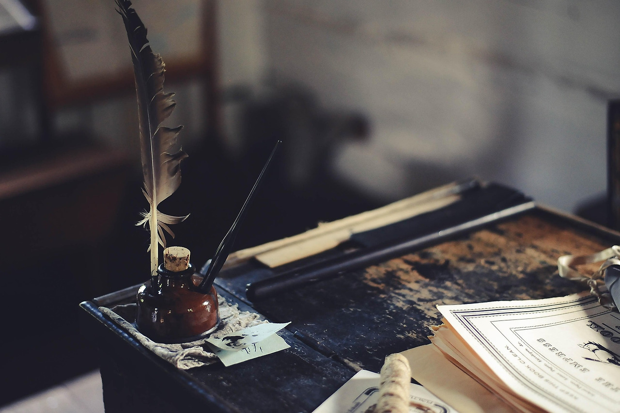 pexels-desk-1869579_1920.jpg
