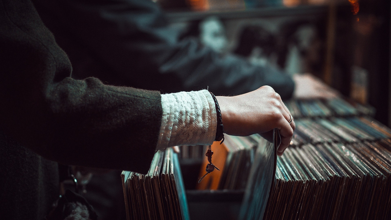 stocksnap-records-2616886_1920.jpg