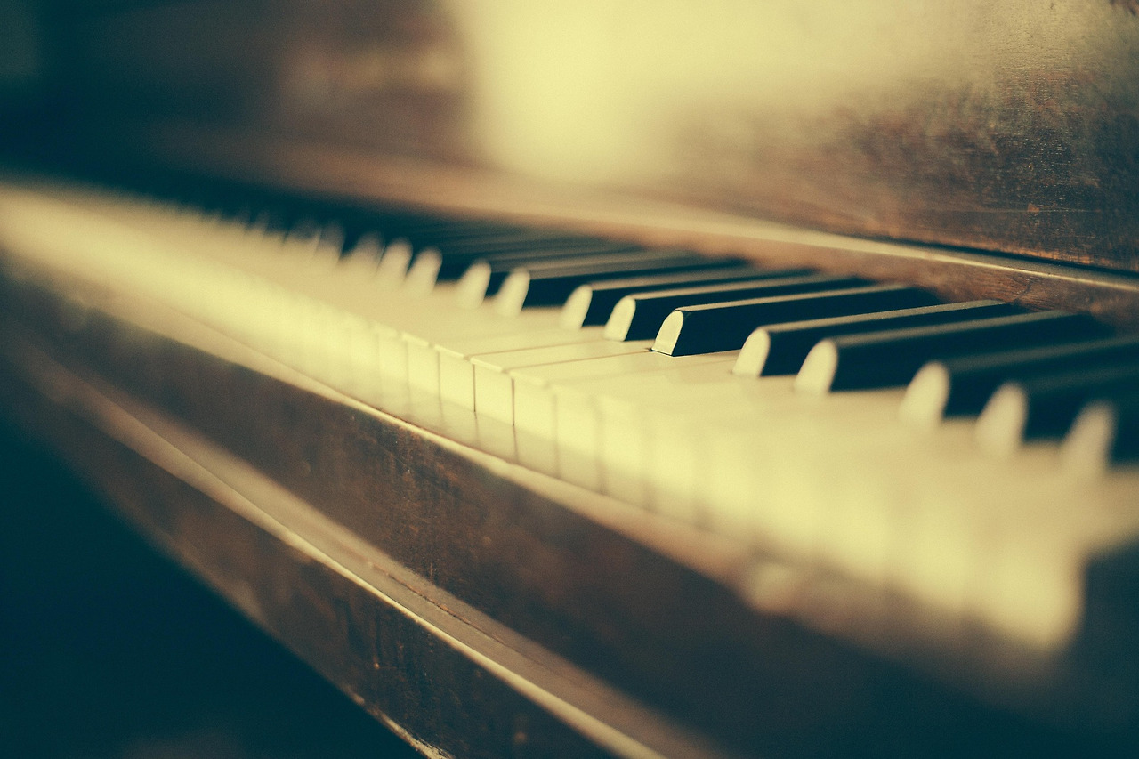 publicdomainarchive-piano-349928_1920.jpg