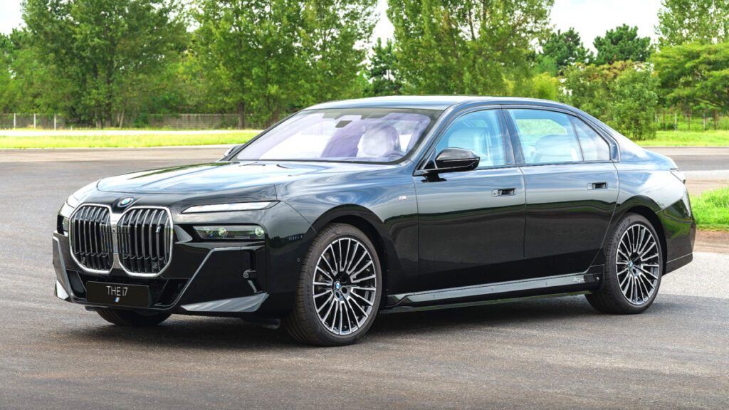 bmw-7-series-luxury-car-market-1-1024x576.jpg