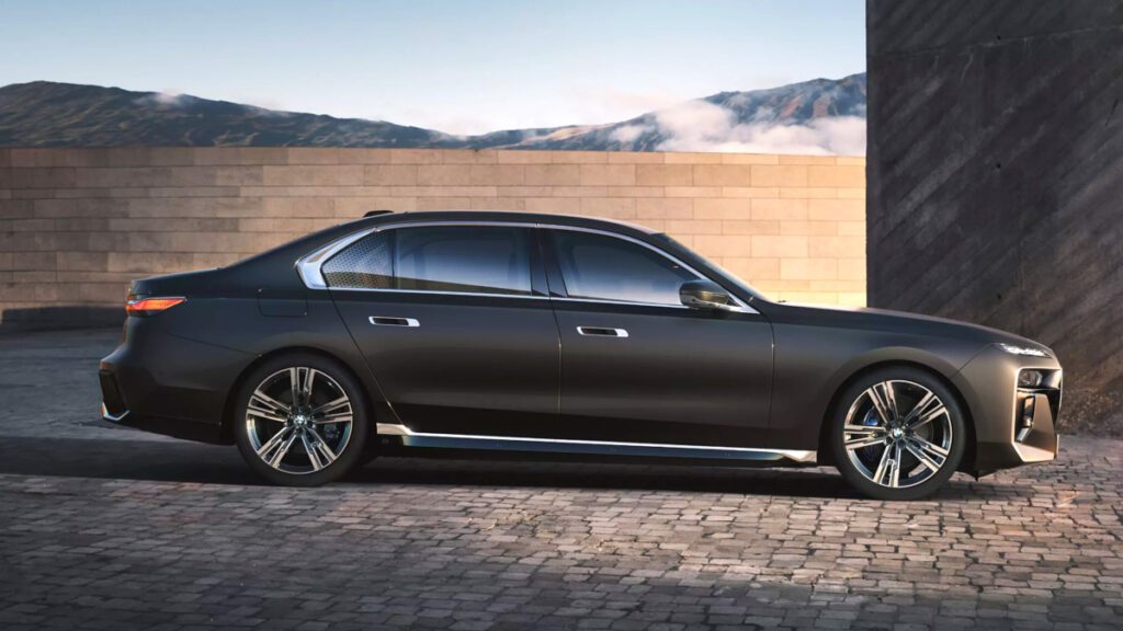 bmw-7-series-luxury-car-market-2-1024x576.jpg