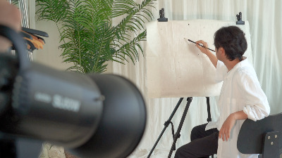 카메라 - 그림 그리는 사진(비하인드컷).jpg