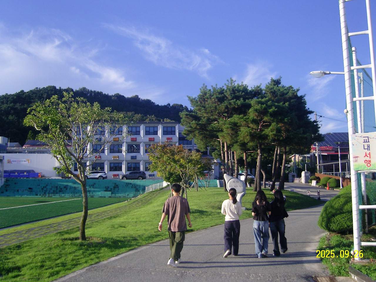 1758879376581 (1).jpg