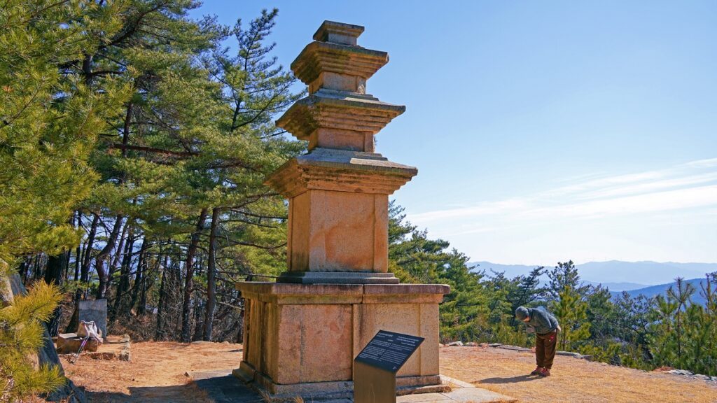 hiking-in-Gyeongju-1024x576.jpg